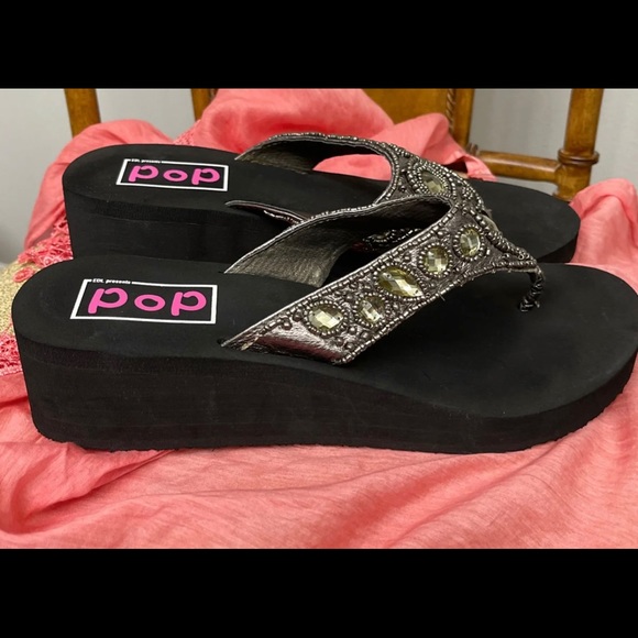 Beaded Sandals (size 7/Worn Once) - Picture 4 of 6